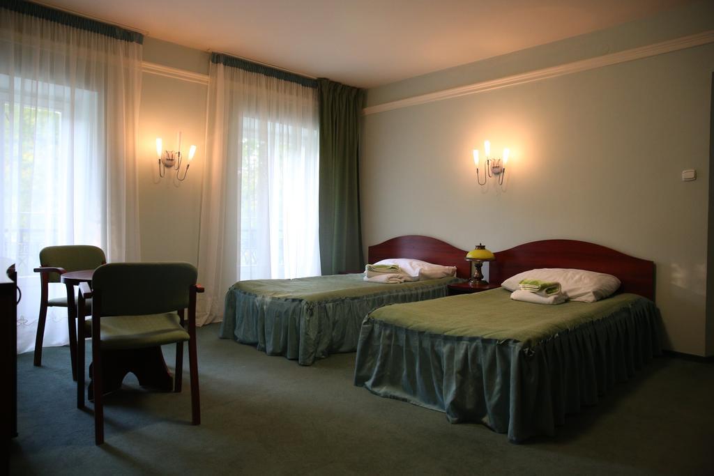 Bed and Breakfast Roskosz Zespol Dworsko Parkowy Biała Podlaska Exterior foto