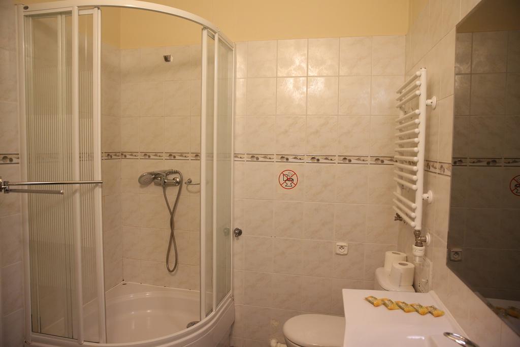 Bed and Breakfast Roskosz Zespol Dworsko Parkowy Biała Podlaska Exterior foto