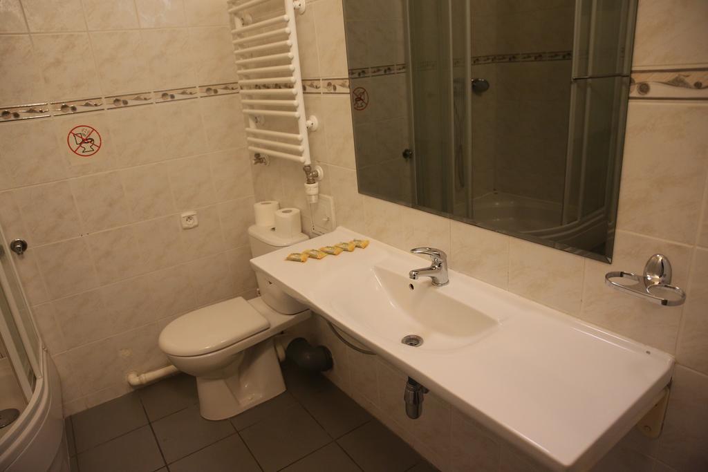 Bed and Breakfast Roskosz Zespol Dworsko Parkowy Biała Podlaska Exterior foto