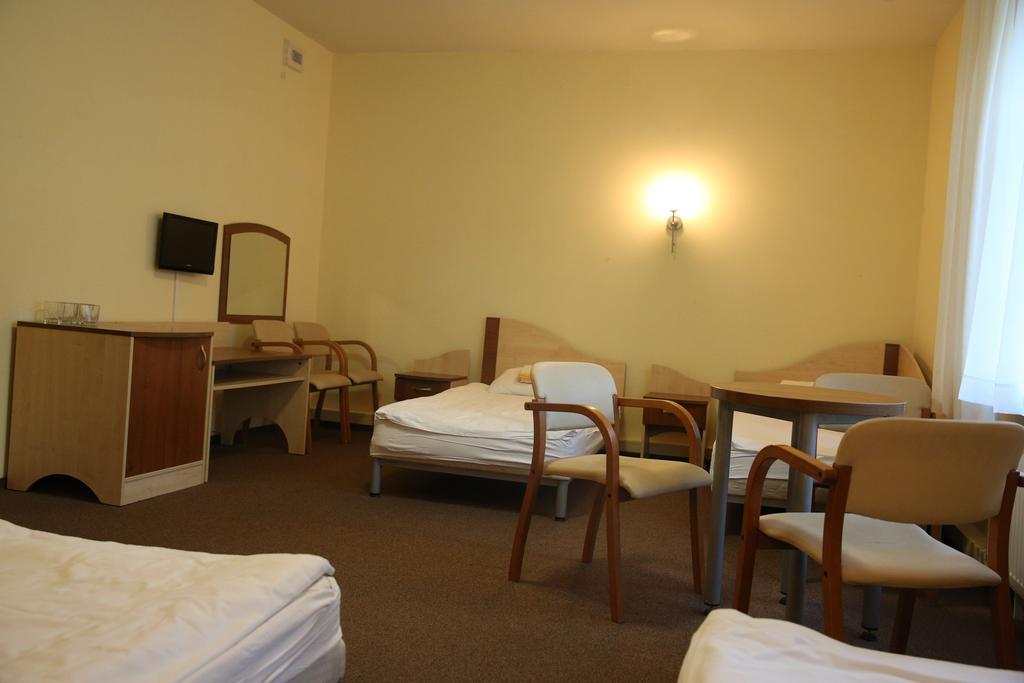 Bed and Breakfast Roskosz Zespol Dworsko Parkowy Biała Podlaska Exterior foto