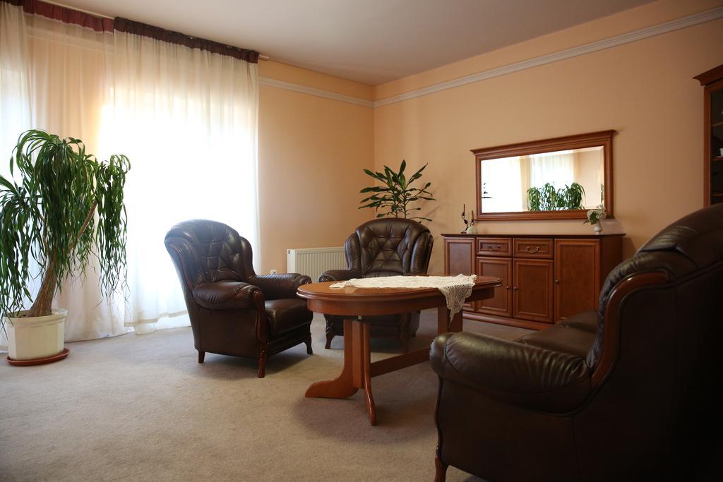 Bed and Breakfast Roskosz Zespol Dworsko Parkowy Biała Podlaska Exterior foto