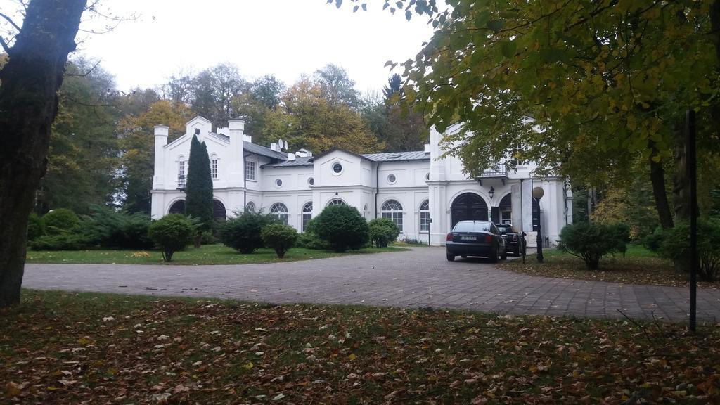 Bed and Breakfast Roskosz Zespol Dworsko Parkowy Biała Podlaska Exterior foto