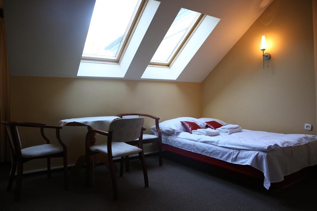 Bed and Breakfast Roskosz Zespol Dworsko Parkowy Biała Podlaska Exterior foto