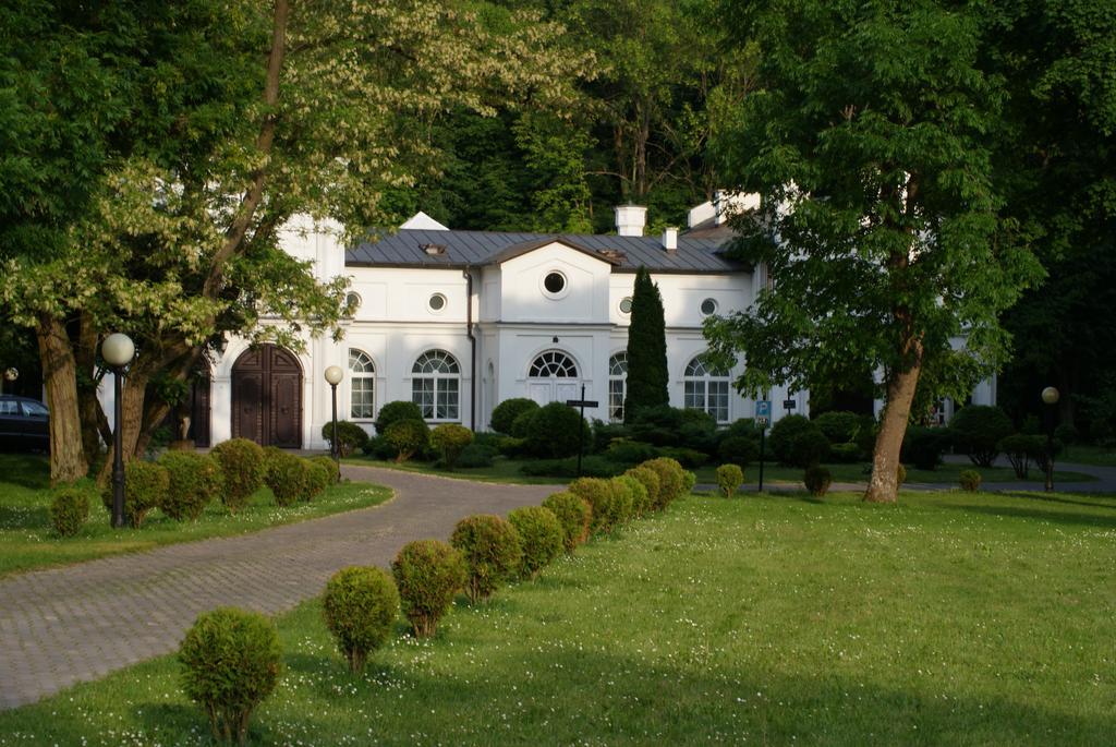 Bed and Breakfast Roskosz Zespol Dworsko Parkowy Biała Podlaska Exterior foto