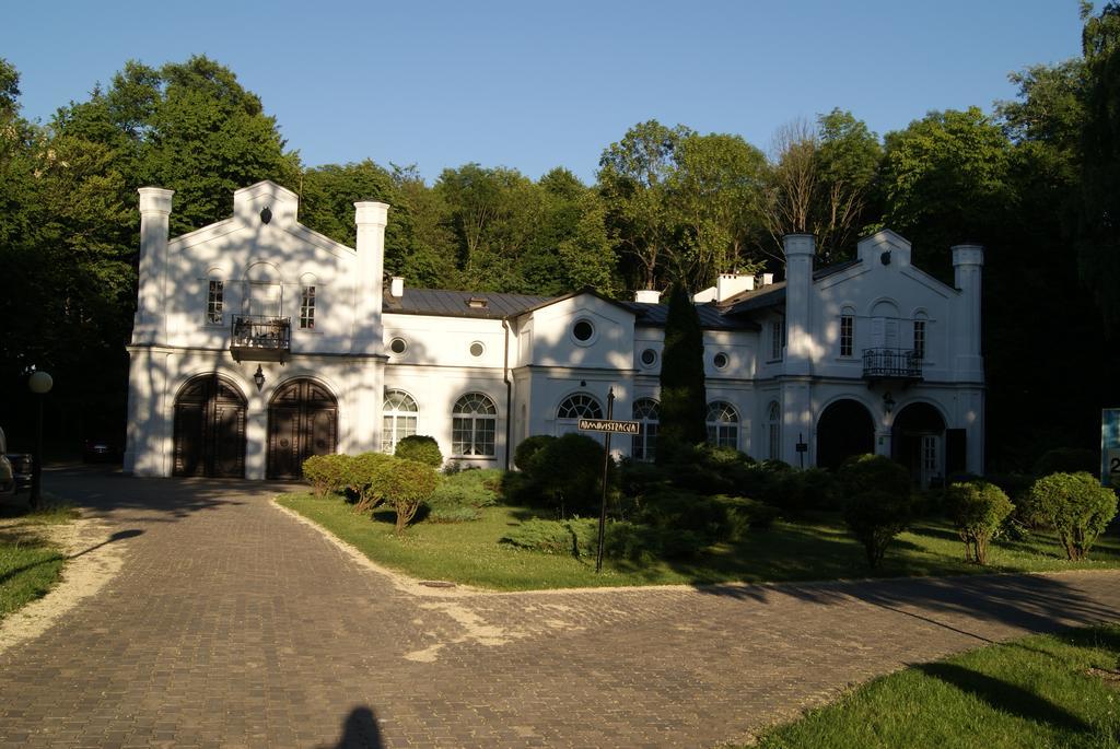 Bed and Breakfast Roskosz Zespol Dworsko Parkowy Biała Podlaska Exterior foto