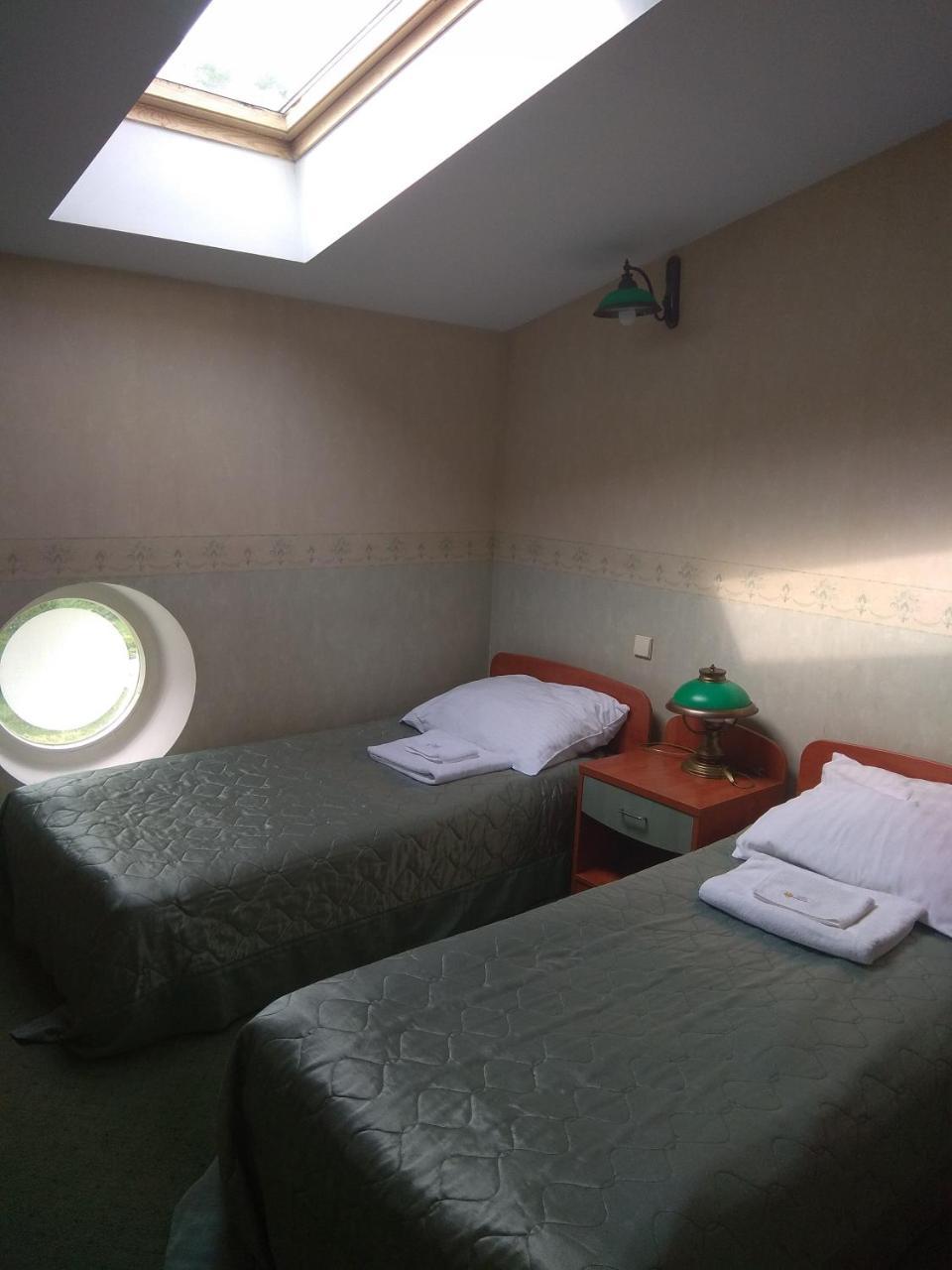 Bed and Breakfast Roskosz Zespol Dworsko Parkowy Biała Podlaska Exterior foto