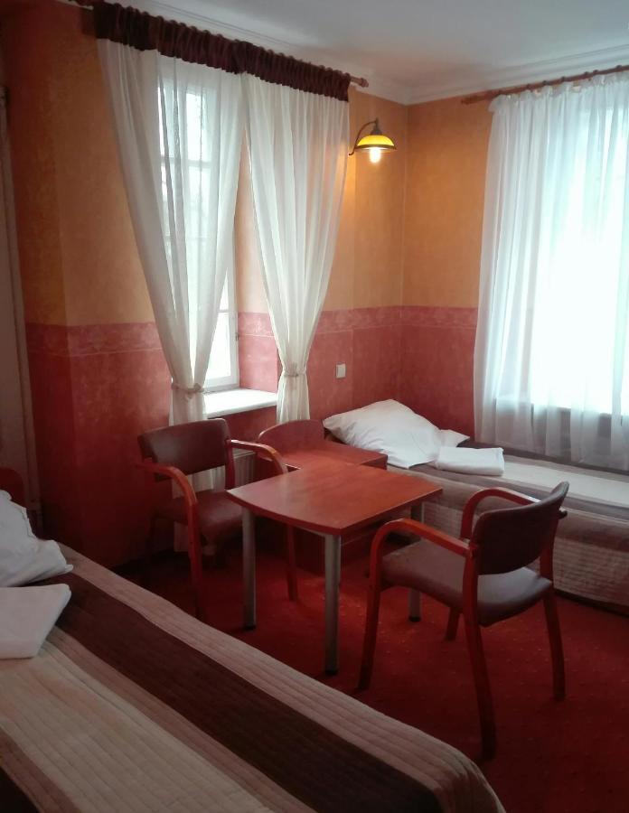 Bed and Breakfast Roskosz Zespol Dworsko Parkowy Biała Podlaska Exterior foto